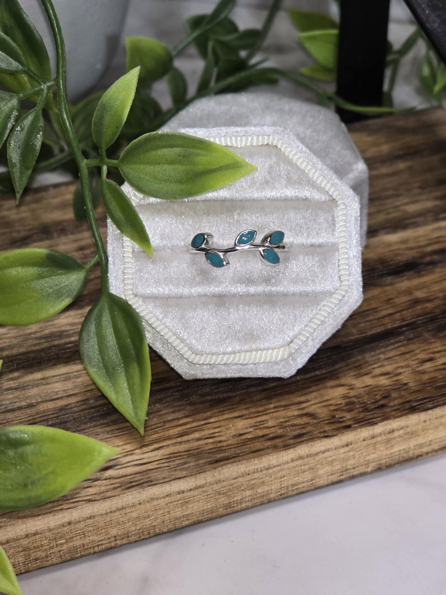 5 leaf Memorial Ring